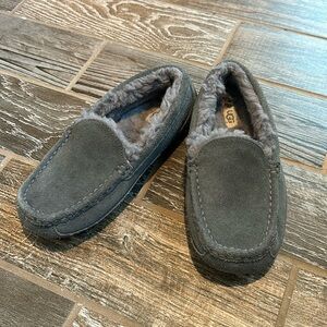 Boys size 4 Ugg slippers